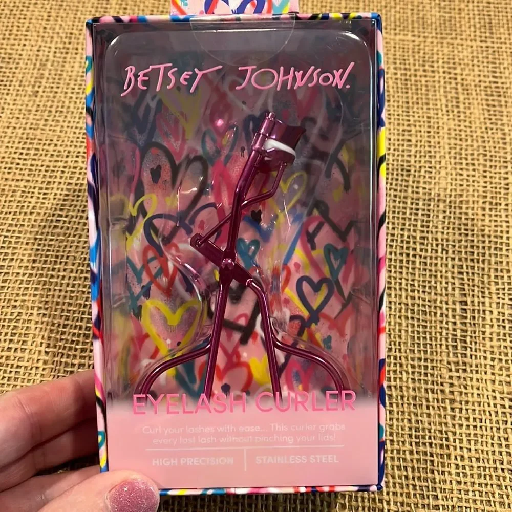 NIB Betsey Johnson eyelash curler